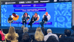 Representantes do CABSIN em painel sobre saúde integrativa e tecnologia na Rio Innovation Week, discutindo longevidade.
