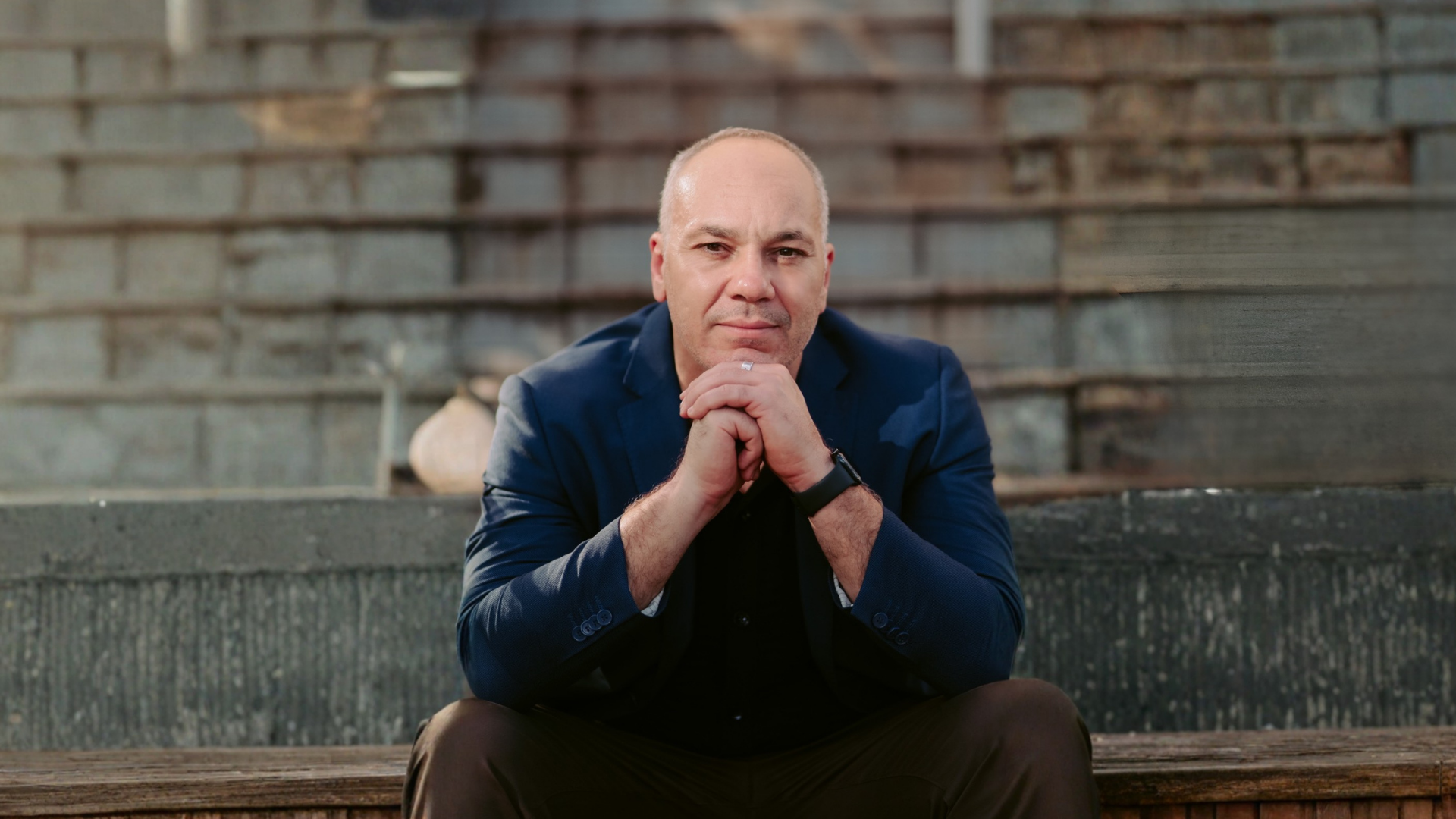 Retrato do médico Marcelo Demarzo, novo diretor do CABSIN, representando a liderança científica em saúde integrativa.