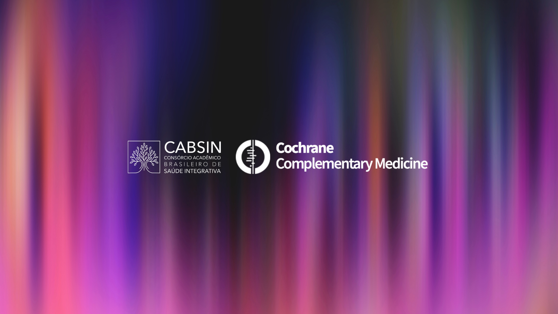 Profissional de saúde analisa dados científicos em tablet, representando evidências da Cochrane Complementary Medicine.